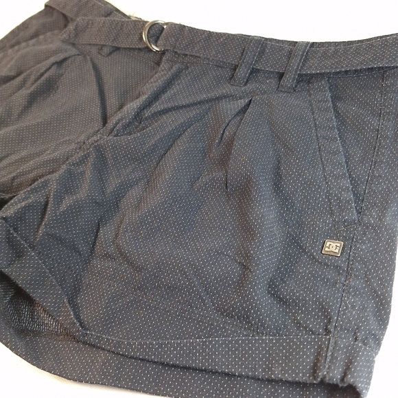DC Black with White dots Pleated Cain shorts, size 27 - Picture 3 of 10